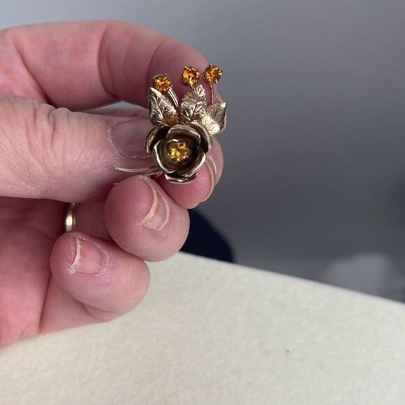 Vintage flower sprays climber earrings. Gold plated amber glass. - Picture 5 of 8